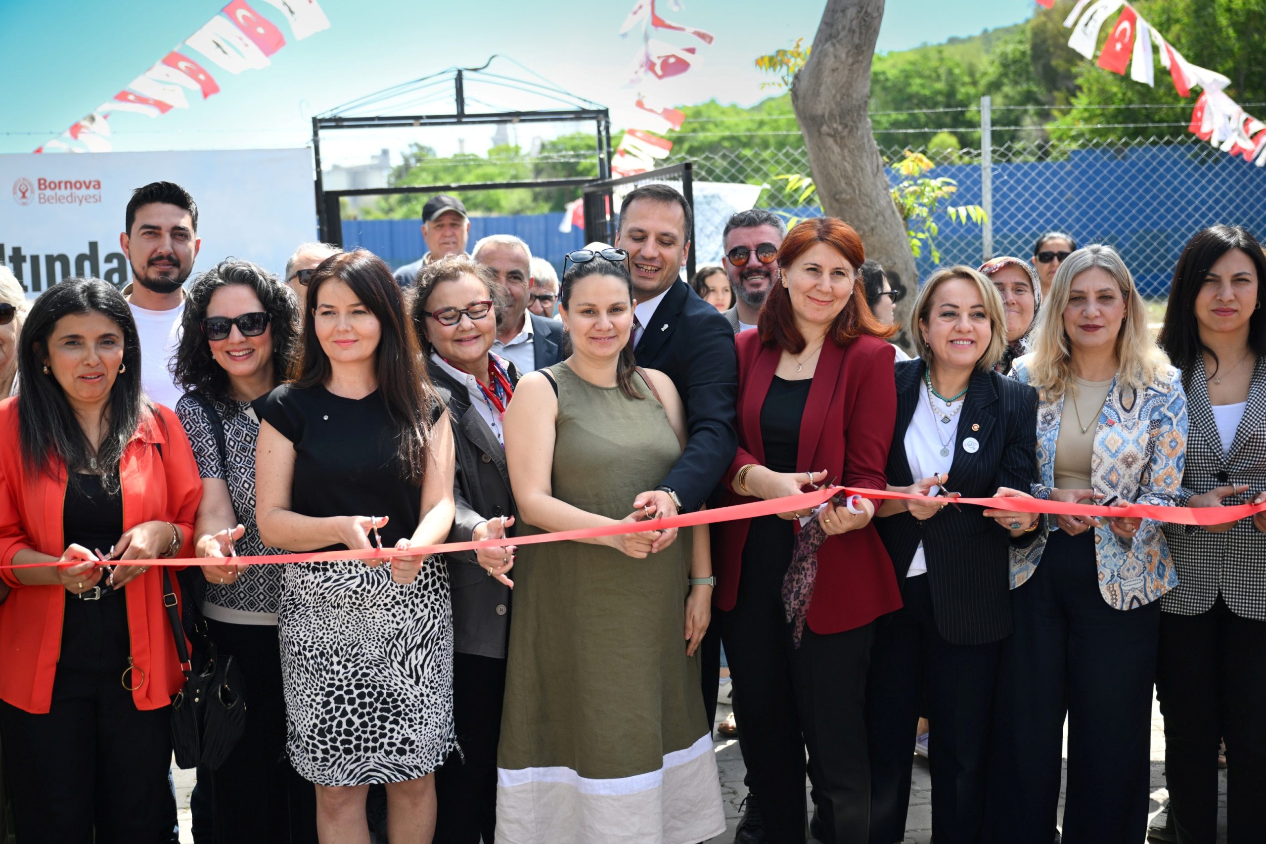 Bornova’da toplumsal dönüşümün tohumu kadınlar için ekiliyor